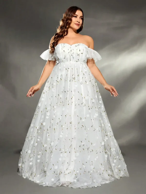 Embroidered retraction mesh big swing wedding dress